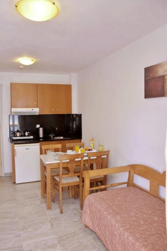 Irini Apartments Платаньяс Екстер'єр фото